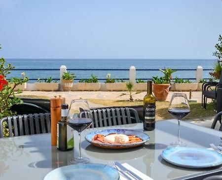 Newly Renovated 2 Bedroom Beachfront House Sitio de Calahonda Exterior photo