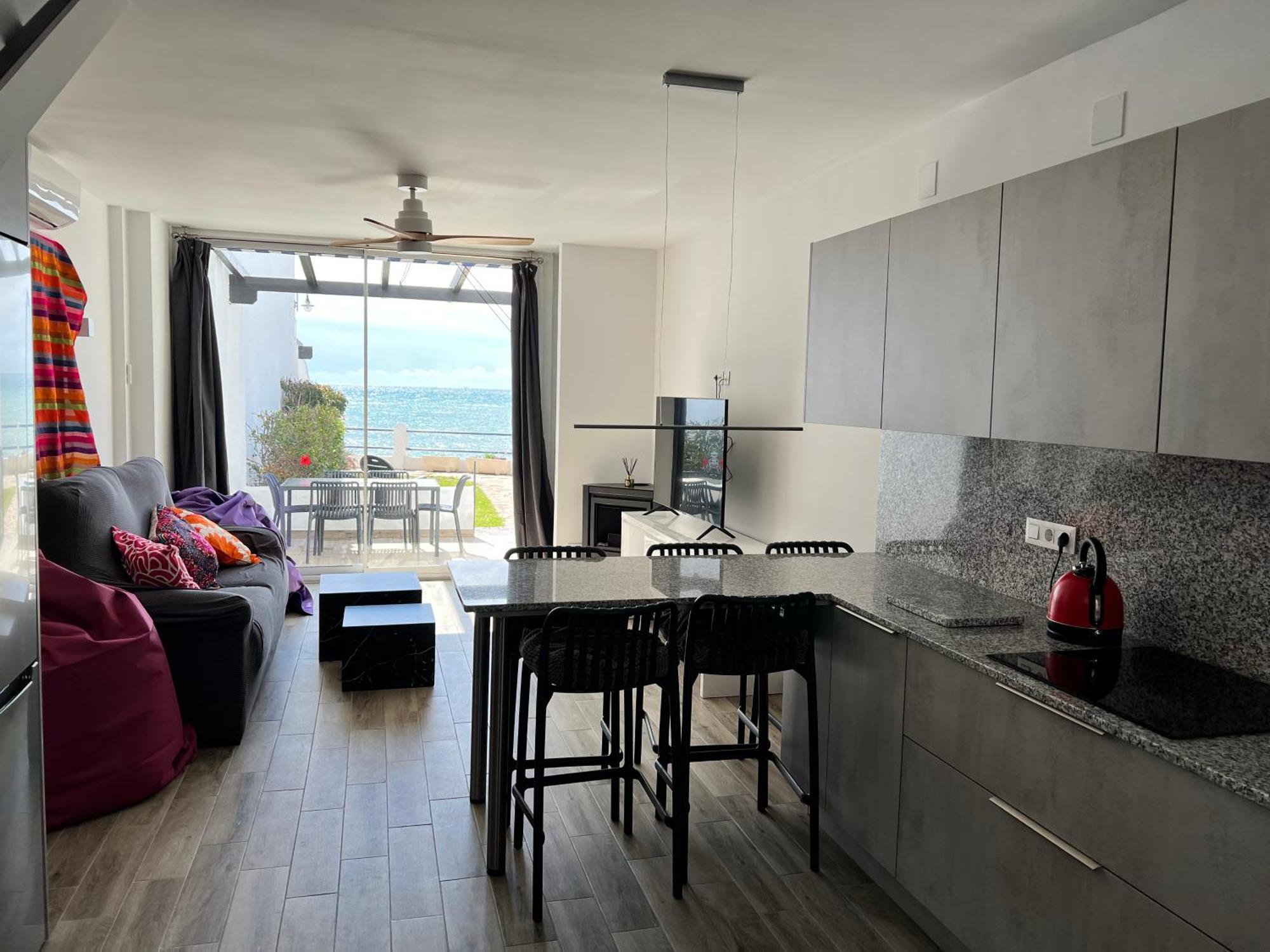 Newly Renovated 2 Bedroom Beachfront House Sitio de Calahonda Exterior photo