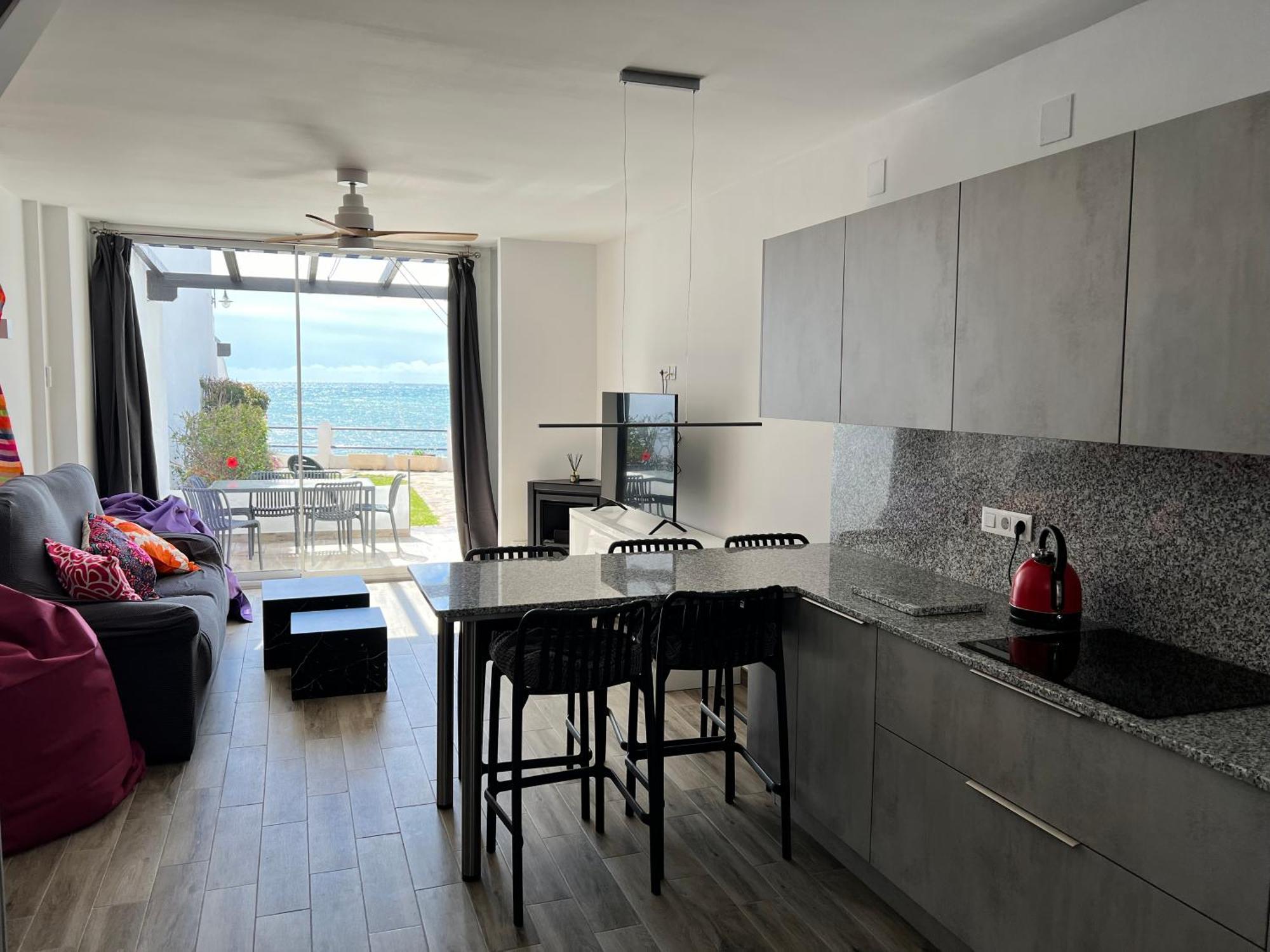Newly Renovated 2 Bedroom Beachfront House Sitio de Calahonda Exterior photo